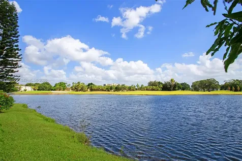 524 Village Lake Drive Weston FL 33326