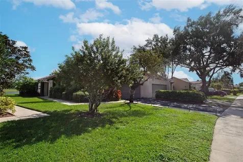 524 Village Lake Drive Weston FL 33326