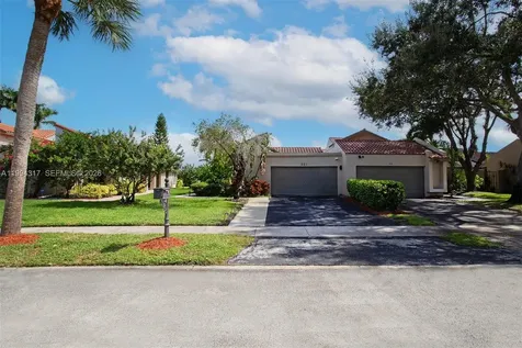 524 Village Lake Drive Weston FL 33326