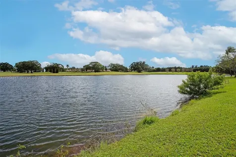 524 Village Lake Drive Weston FL 33326