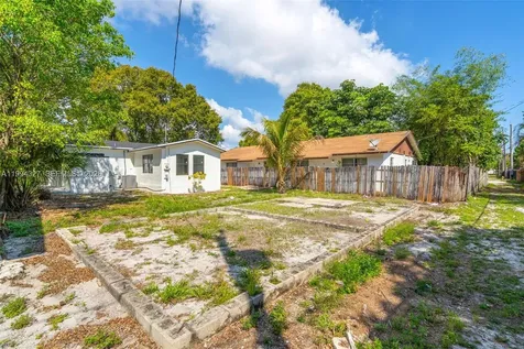 914 S L Street Lake Worth FL 33460