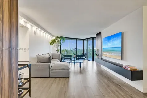 1000 Quayside Terrace Miami FL 33138