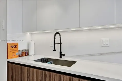 1000 Quayside Terrace Miami FL 33138