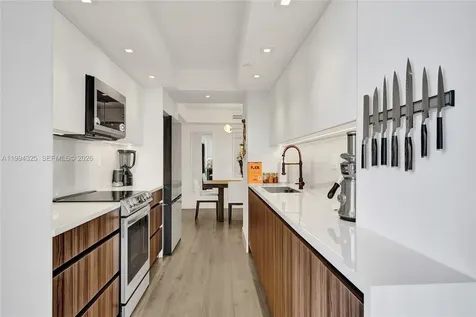 1000 Quayside Terrace Miami FL 33138