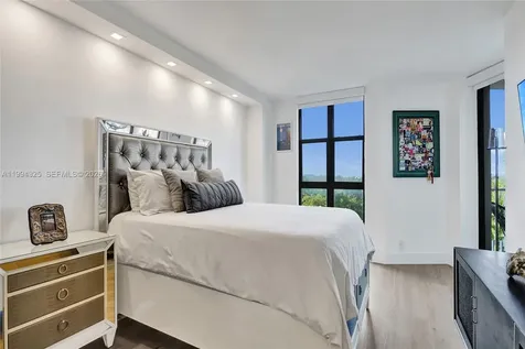 1000 Quayside Terrace Miami FL 33138
