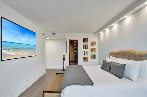 1000 Quayside Terrace Miami FL 33138