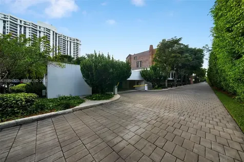 1000 Quayside Terrace Miami FL 33138