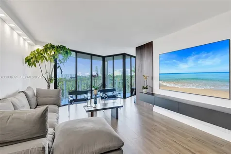 1000 Quayside Terrace Miami FL 33138
