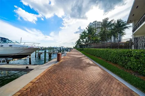 1000 Quayside Terrace Miami FL 33138