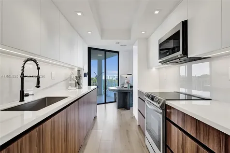 1000 Quayside Terrace Miami FL 33138