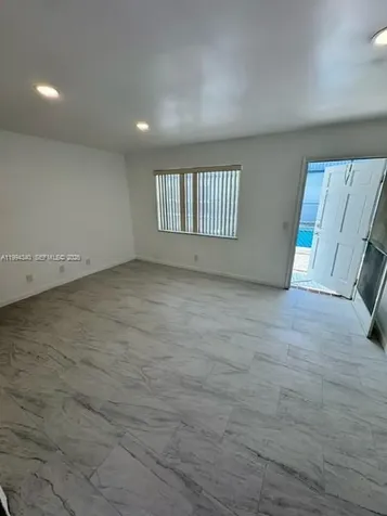 30 SE 4th Avenue Hallandale Beach FL 33009