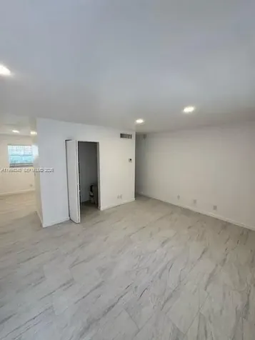 30 SE 4th Avenue Hallandale Beach FL 33009