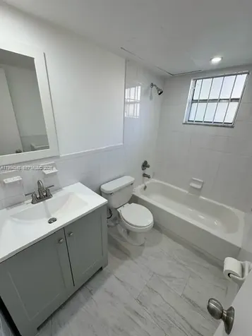 30 SE 4th Avenue Hallandale Beach FL 33009