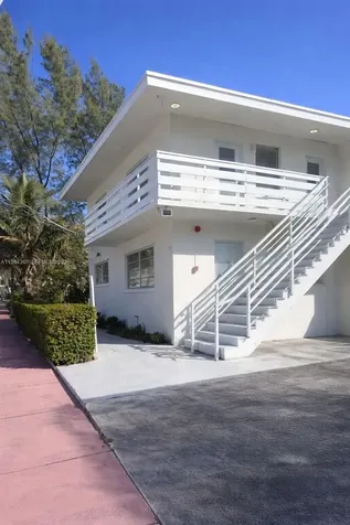 7725 Carlyle Avenue Miami Beach FL 33141