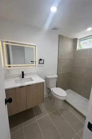 7725 Carlyle Avenue Miami Beach FL 33141