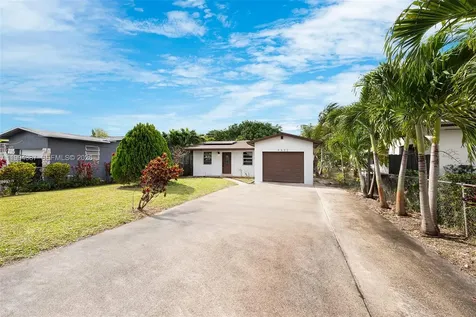 5632 SW 19th Street West Park FL 33023
