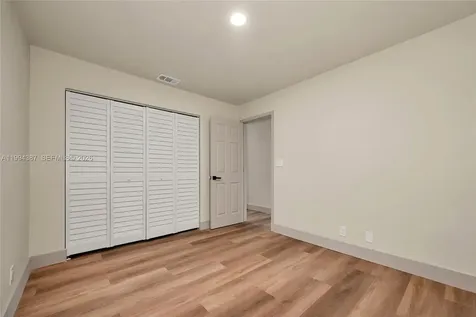 5632 SW 19th Street West Park FL 33023