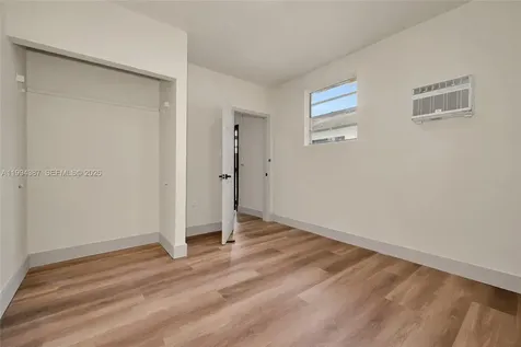 5632 SW 19th Street West Park FL 33023