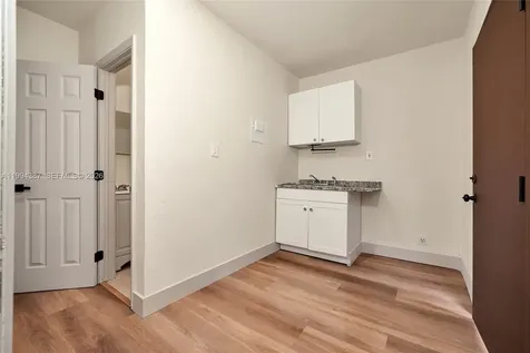 5632 SW 19th Street West Park FL 33023
