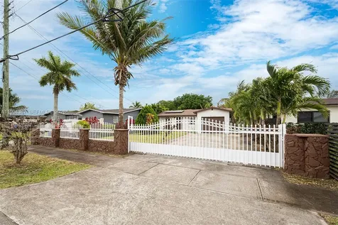 5632 SW 19th Street West Park FL 33023