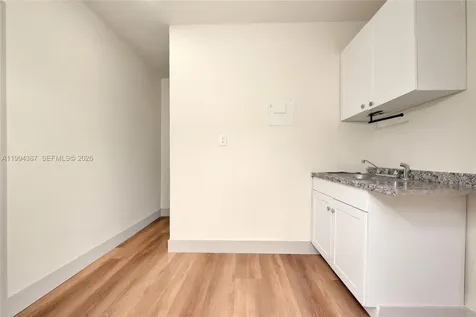 5632 SW 19th Street West Park FL 33023