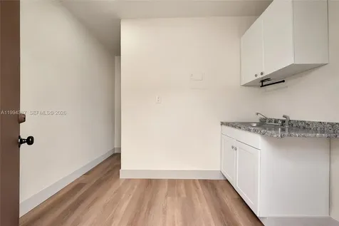 5632 SW 19th Street West Park FL 33023