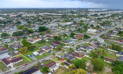 5632 SW 19th Street West Park FL 33023