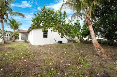 5632 SW 19th Street West Park FL 33023
