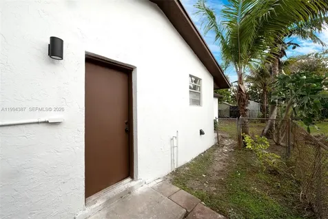 5632 SW 19th Street West Park FL 33023