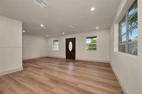 5632 SW 19th Street West Park FL 33023