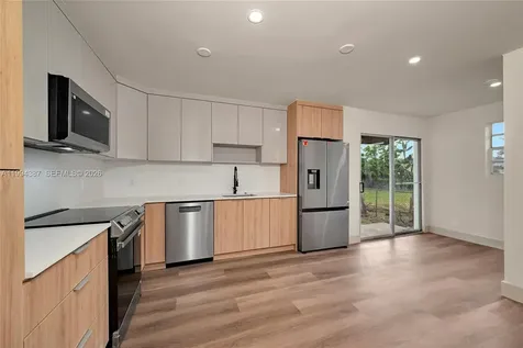 5632 SW 19th Street West Park FL 33023