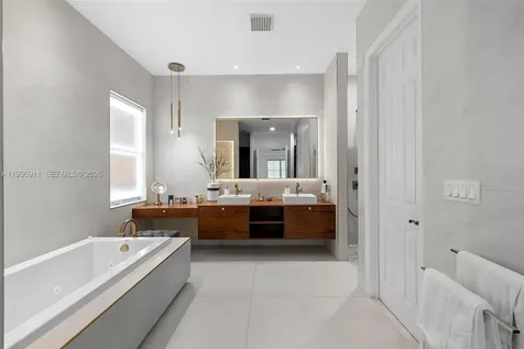 3870 E Hibiscus Street Weston FL 33332