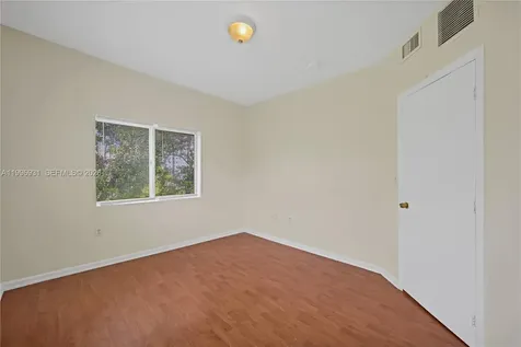 109 NW 6th Avenue Miami FL 33128