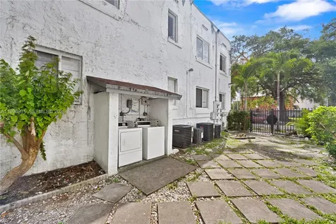 109 NW 6th Avenue Miami FL 33128
