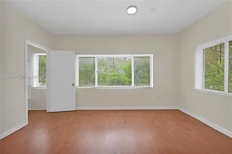 109 NW 6th Avenue Miami FL 33128