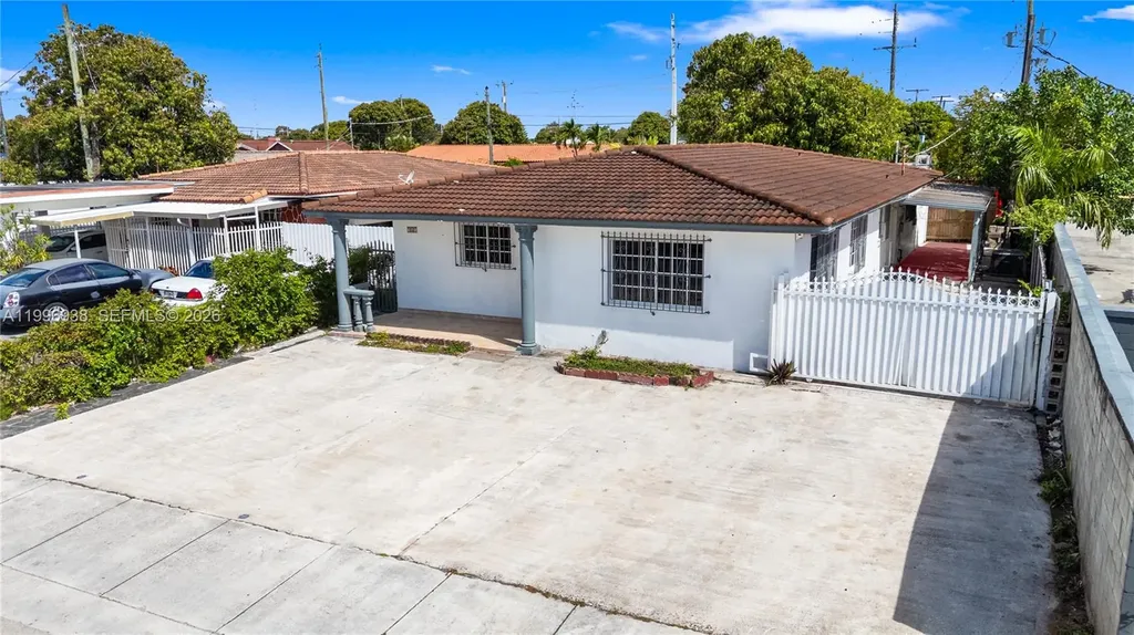 361 E 39th Street Hialeah FL 33013