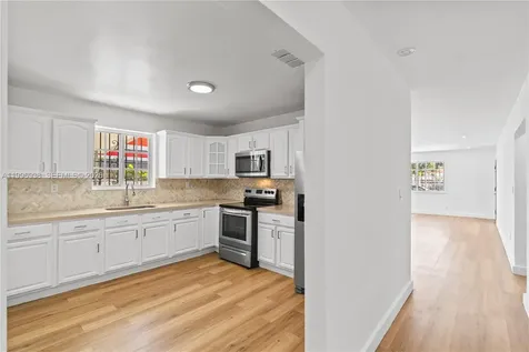 361 E 39th Street Hialeah FL 33013