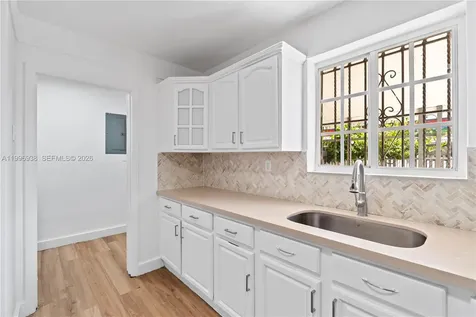361 E 39th Street Hialeah FL 33013
