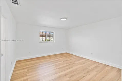 361 E 39th Street Hialeah FL 33013