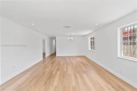 361 E 39th Street Hialeah FL 33013
