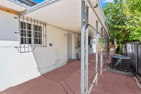 361 E 39th Street Hialeah FL 33013