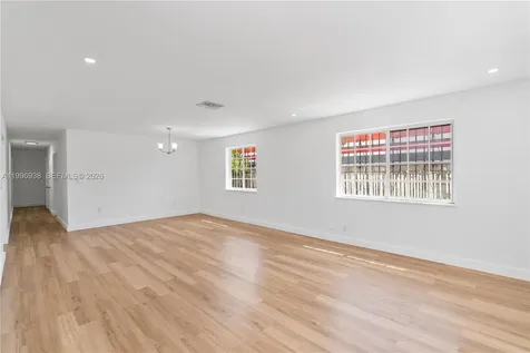361 E 39th Street Hialeah FL 33013