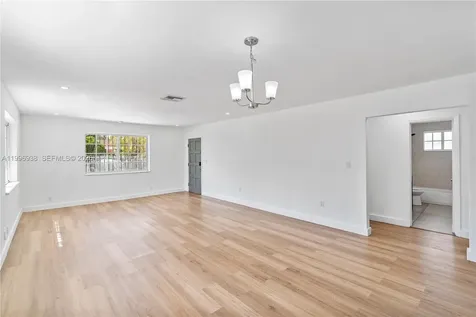 361 E 39th Street Hialeah FL 33013