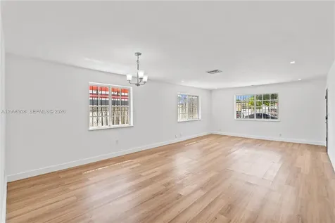 361 E 39th Street Hialeah FL 33013