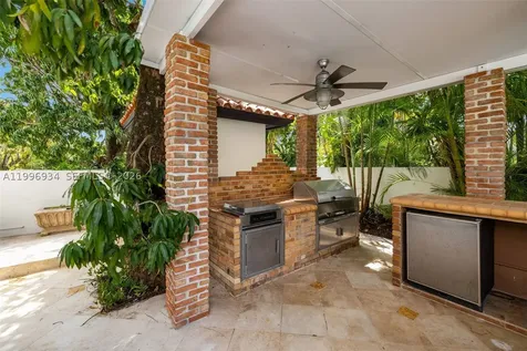 8450 SW 74th Terrace Miami FL 33143