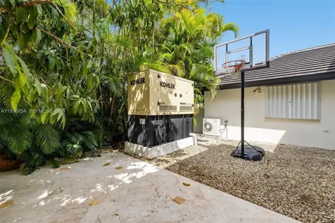 8450 SW 74th Terrace Miami FL 33143