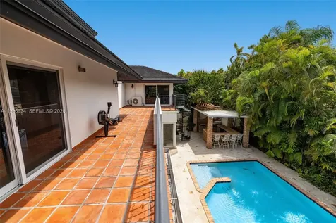 8450 SW 74th Terrace Miami FL 33143
