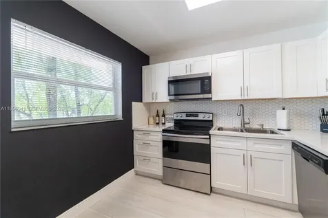 3900 NW 76th Avenue Sunrise FL 33351