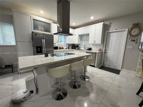 2241 N 62nd Avenue Hollywood FL 33024