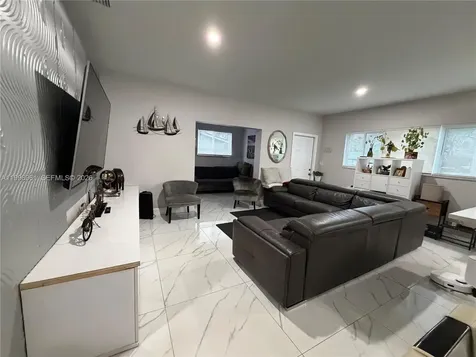 2241 N 62nd Avenue Hollywood FL 33024